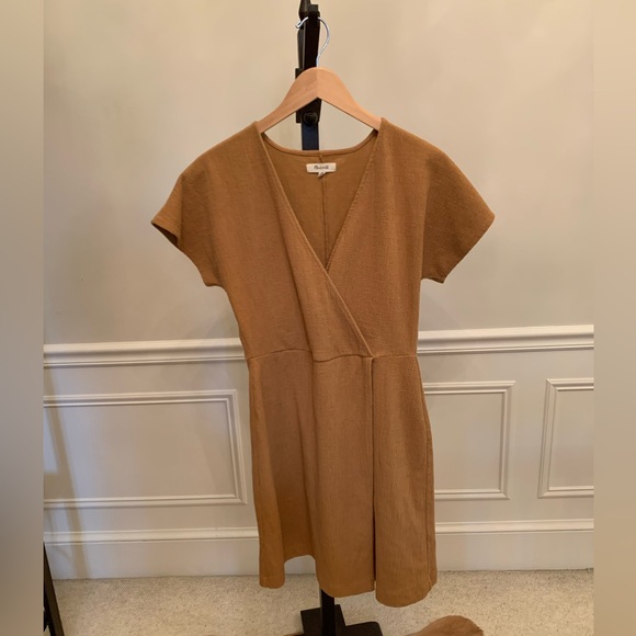 Madewell crossfront flutter sleeve Mini dress. Camel color. Size S - Picture 4 of 10